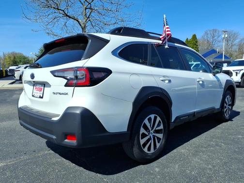 Crystal White Pearl 2024 Subaru Outback Premium
