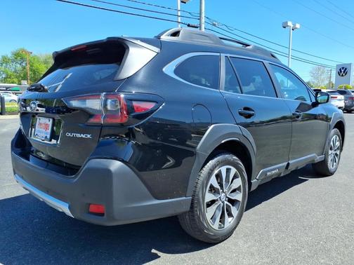 Crystal Black Silica 2023 Subaru Outback Limited