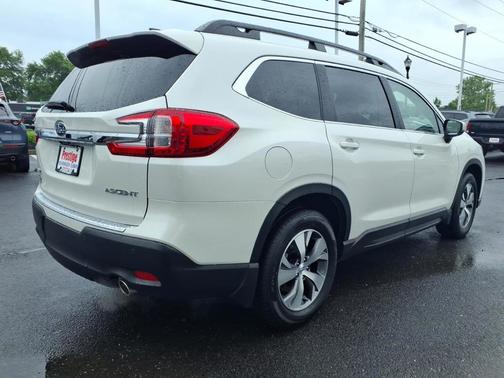 Crystal White Pearl 2025 Subaru Ascent Premium