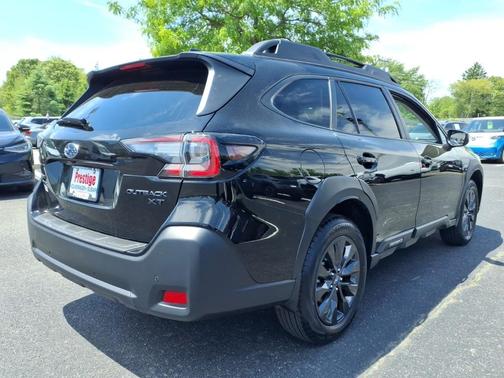 Crystal Black Silica 2025 Subaru Outback Onyx Edition XT