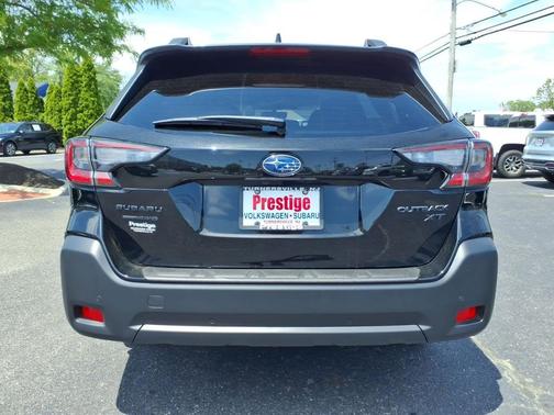 Crystal Black Silica 2025 Subaru Outback Onyx Edition XT