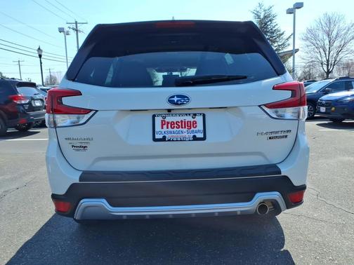 Crystal White Pearl 2023 Subaru Forester Touring