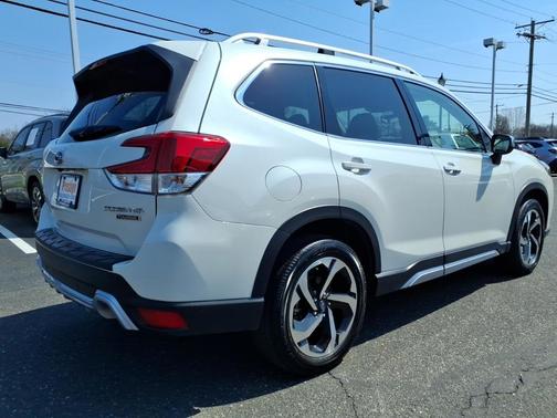 Crystal White Pearl 2023 Subaru Forester Touring