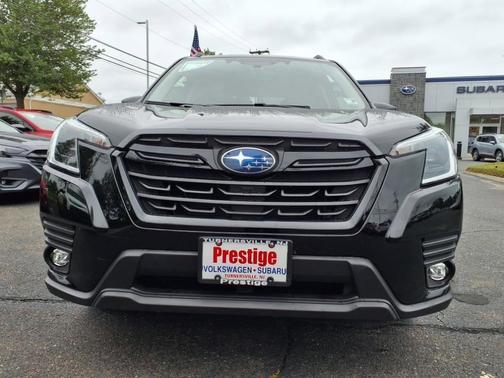 Crystal Black Silica 2024 Subaru Forester Premium