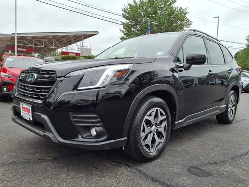 Crystal Black Silica 2024 Subaru Forester Premium