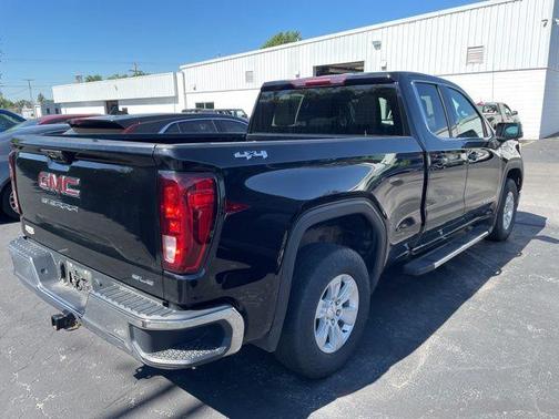 Onyx Black 2023 GMC Sierra 1500 SLE