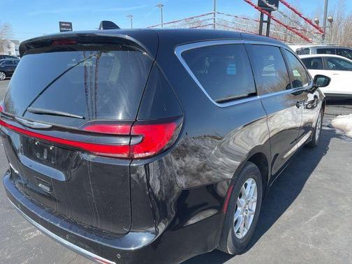 2024 Chrysler Pacifica Touring-L