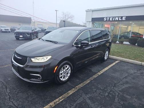 2024 Chrysler Pacifica Touring-L