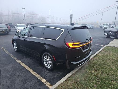 2024 Chrysler Pacifica Touring-L