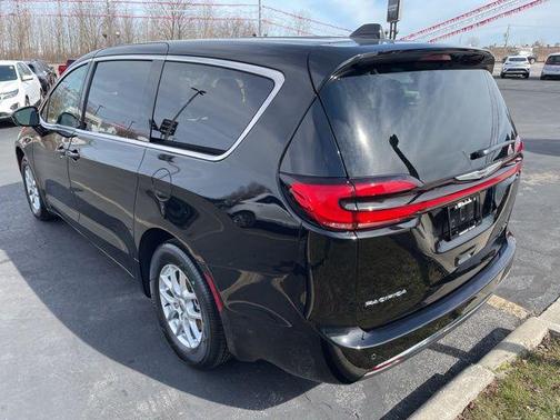 2024 Chrysler Pacifica Touring-L