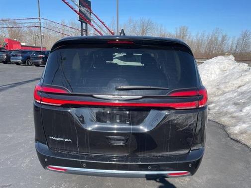 2024 Chrysler Pacifica Touring-L