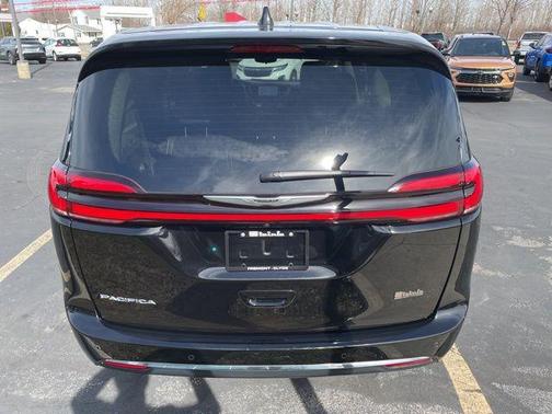 2024 Chrysler Pacifica Touring-L