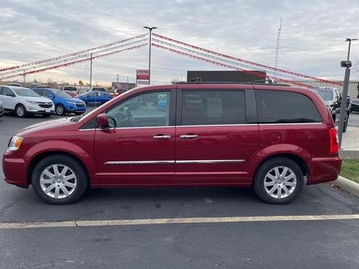 2016 Chrysler Town & Country Touring