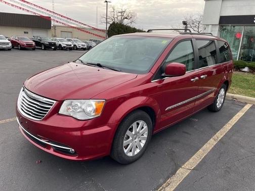 2016 Chrysler Town & Country Touring