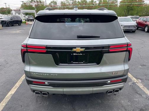 Sterling Gray Metallic 2025 Chevrolet Traverse LT