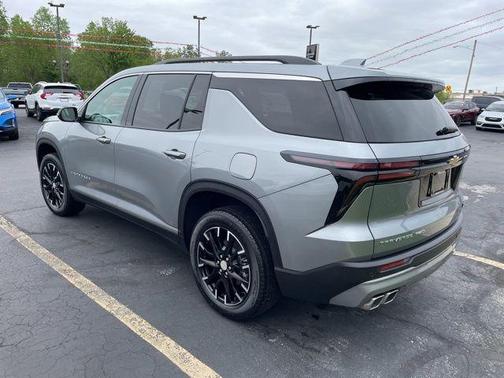 Sterling Gray Metallic 2025 Chevrolet Traverse LT