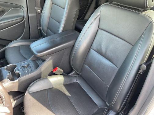 Summit White 2022 GMC Terrain SLT