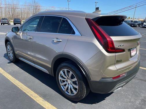 Latte 2023 Cadillac XT4 Premium Luxury