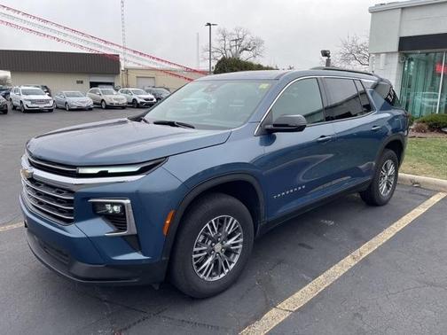 2025 Chevrolet Traverse LT