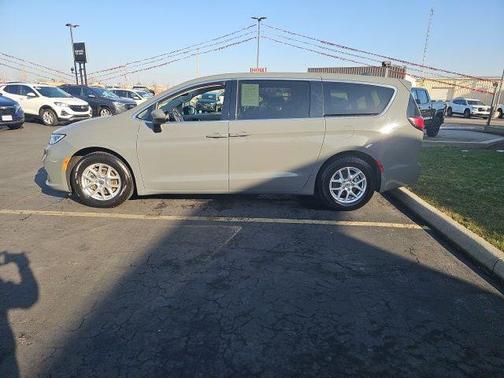 2023 Chrysler Pacifica Touring-L