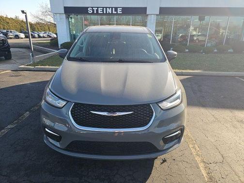 2023 Chrysler Pacifica Touring-L
