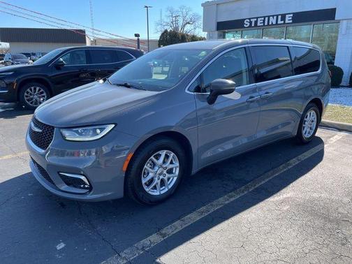 2023 Chrysler Pacifica Touring-L