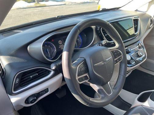 2023 Chrysler Pacifica Touring-L