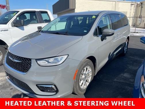 2023 Chrysler Pacifica Touring-L