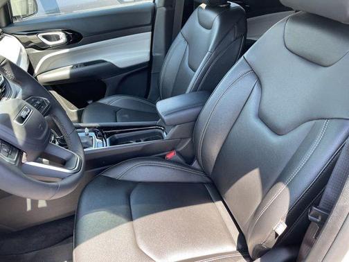 Silver Zynith 2025 Jeep Compass Limited