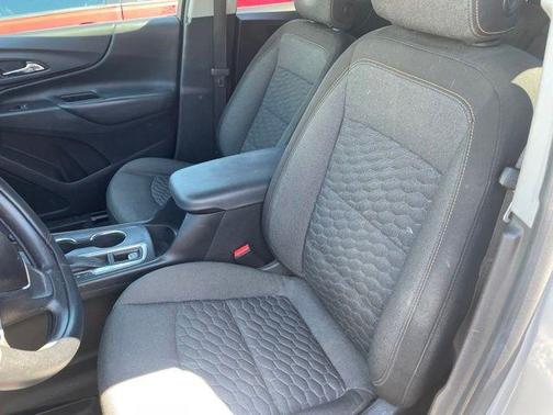 Silver Ice Metallic 2018 Chevrolet Equinox 1LT