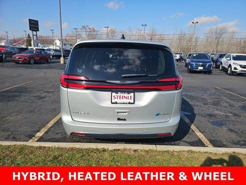 2023 Chrysler Pacifica Hybrid Touring L