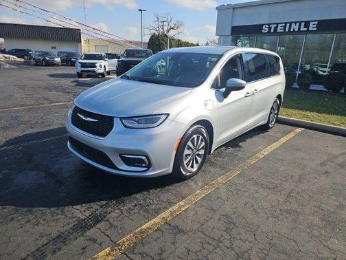 Silver Mist Clearcoat 2023 Chrysler Pacifica Hybrid Touring L