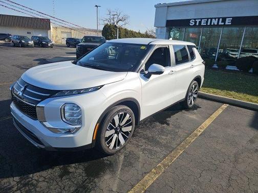 2025 Mitsubishi Outlander SE