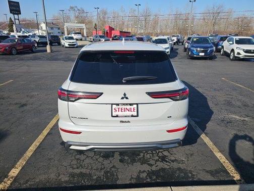 2025 Mitsubishi Outlander SE