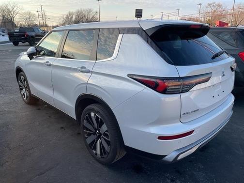 2025 Mitsubishi Outlander SE