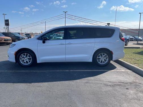 2024 Chrysler Pacifica Touring-L