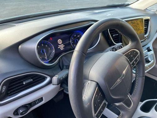 2024 Chrysler Pacifica Touring-L