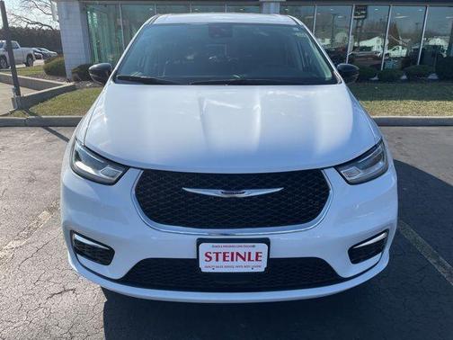 2024 Chrysler Pacifica Touring-L