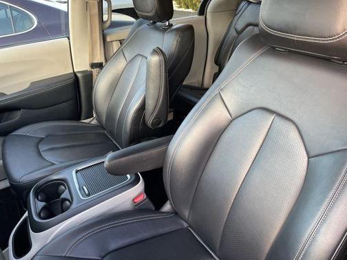 2024 Chrysler Pacifica Touring-L