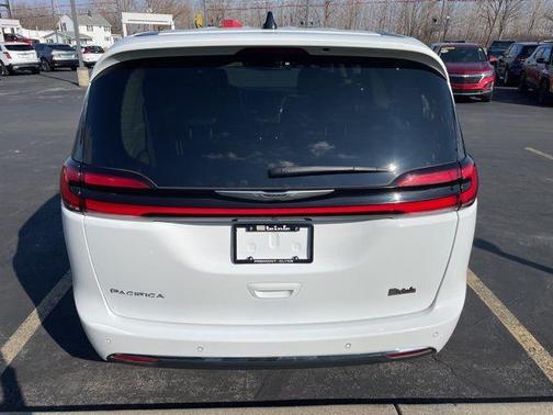 2024 Chrysler Pacifica Touring-L