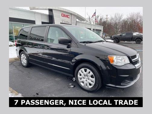 Brilliant Black Crystal Pearlcoat 2017 Dodge Grand Caravan SE