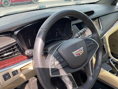 Crystal White Tri-Coat 2017 Cadillac XT5 Luxury