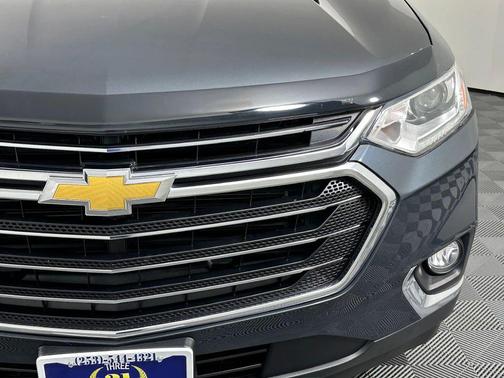Gray 2018 Chevrolet Traverse LT Cloth