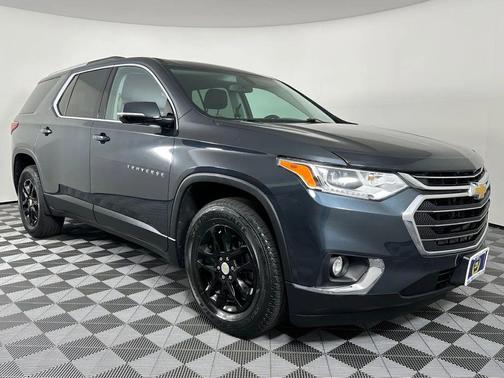 Gray 2018 Chevrolet Traverse LT Cloth