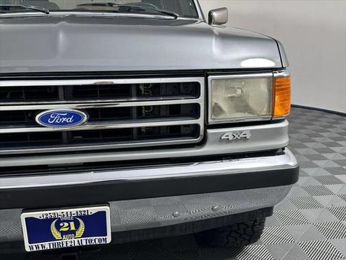 1990 Ford Bronco XLT 2D Utility 4WD