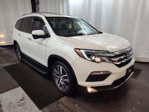 White Diamond Pearl 2017 Honda Pilot Touring