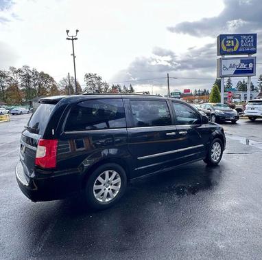 2016 Chrysler Town & Country Touring