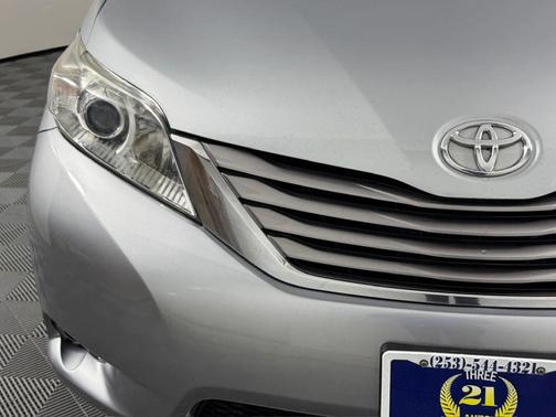 Silver Sky Metallic 2015 Toyota Sienna XLE Premium