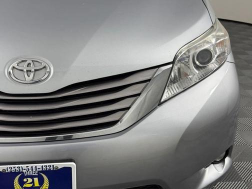 Silver Sky Metallic 2015 Toyota Sienna XLE Premium