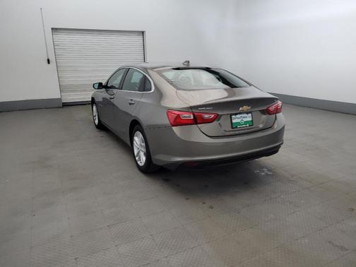 Gold 2018 Chevrolet Malibu LT